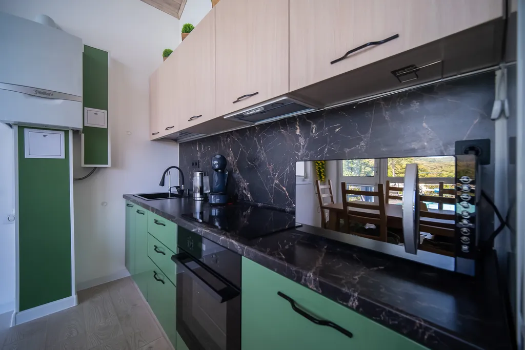 Уютный дом с теплым бассейном, дровяной баней и сибирским чаном