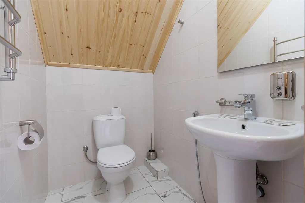 Двухэтажный коттедж, бассейн