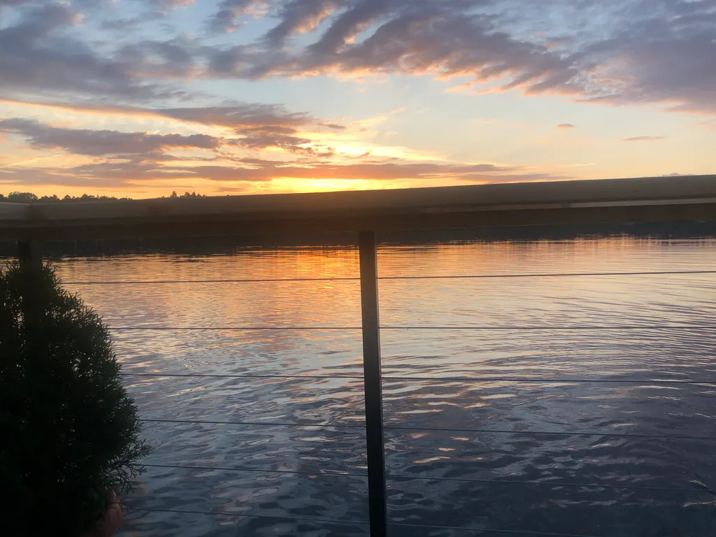 Дом на воде на озера Таир