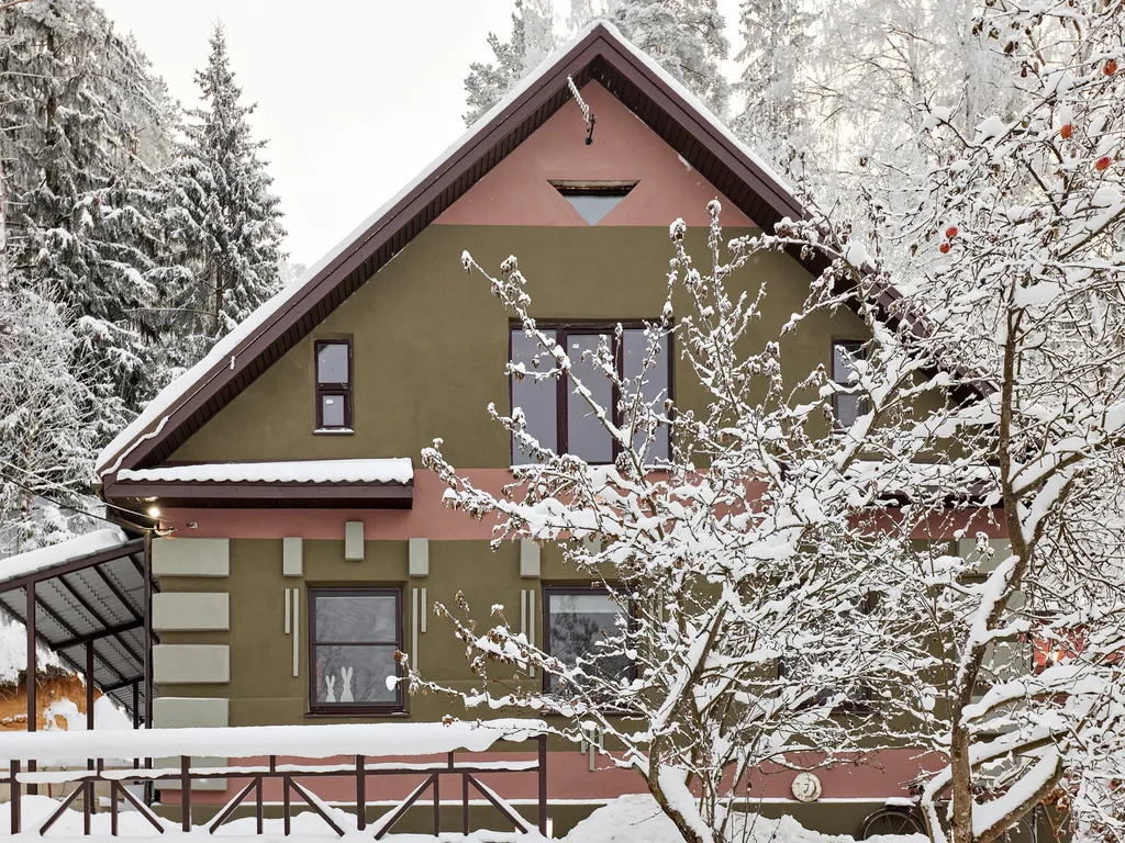 Красивый коттедж у озера для семьи в 20 минутах от города