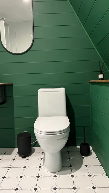 Уникальный треугольный дом в лесу Forest