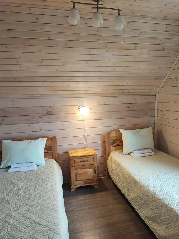 Просторный деревянный коттедж, половина дома, 2 этажа 1П