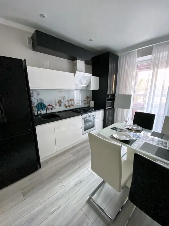 Квартира Квартира с картинами-вышивками рядом с морем и парком — Зеленоградск