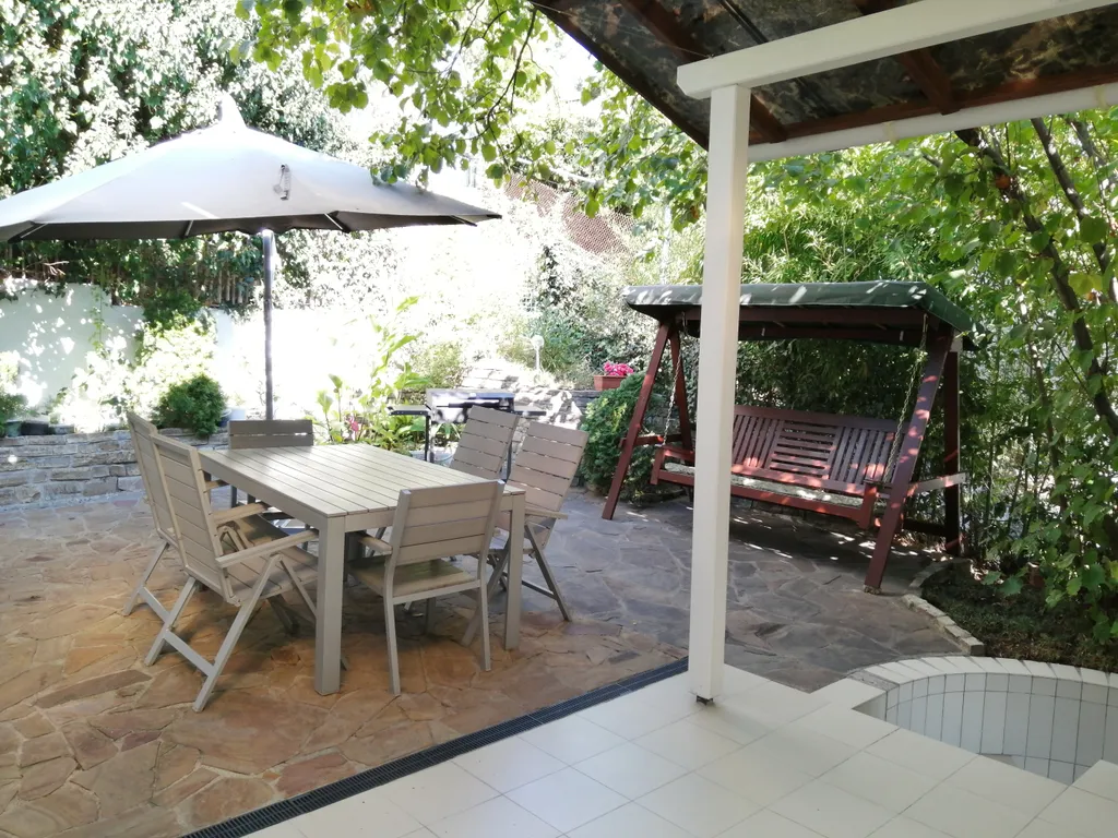 Коттедж с террасой с видом на море