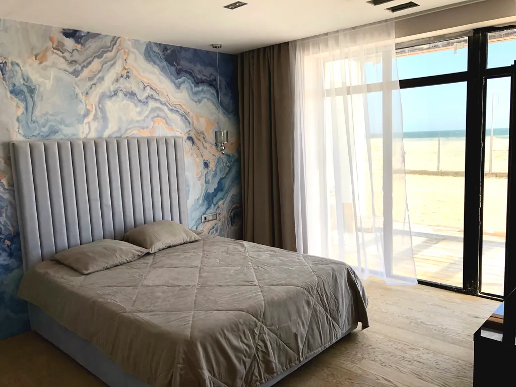 Современный стильный дом у моря