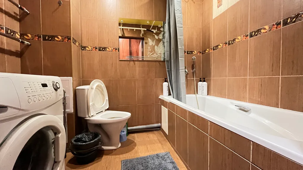 Дом у пруда