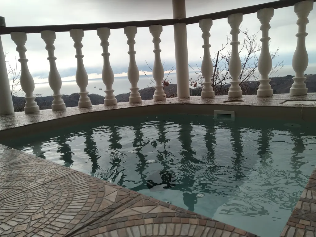 Вилла в горах с великолепным видом на долину и море