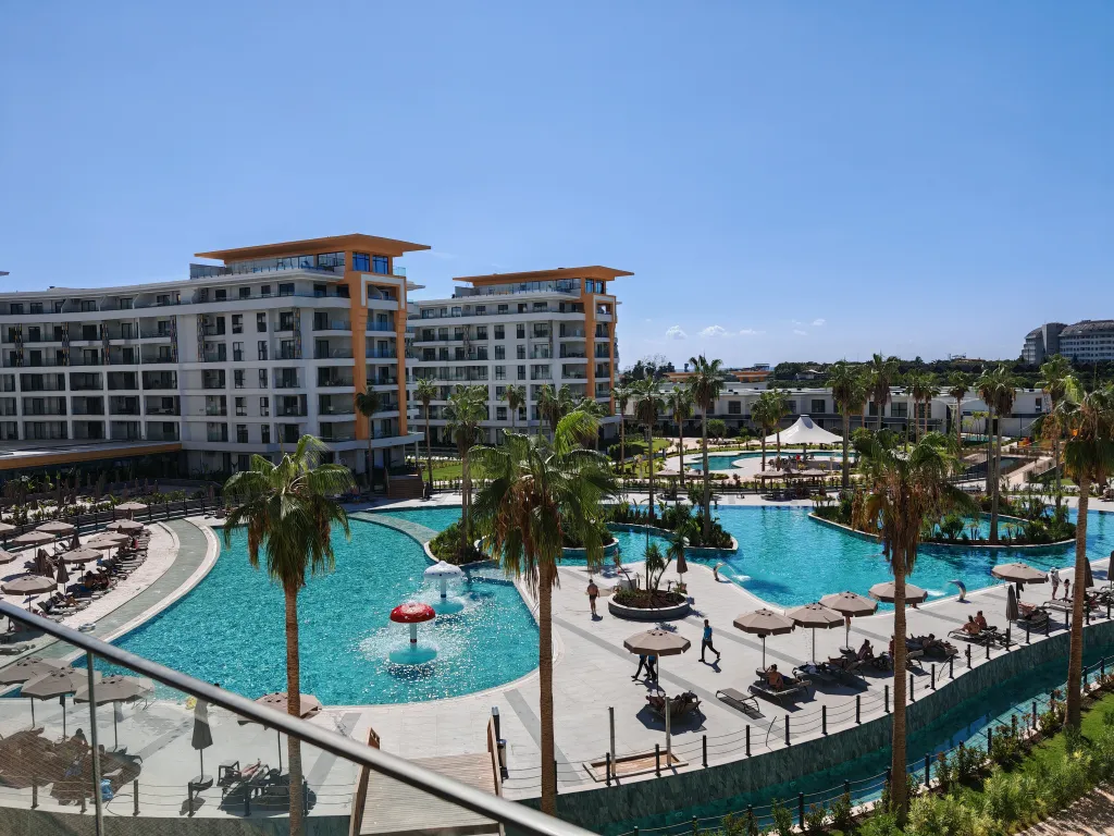 Квартира 1+1 в Azura World c видом на бассейн и аквапарком