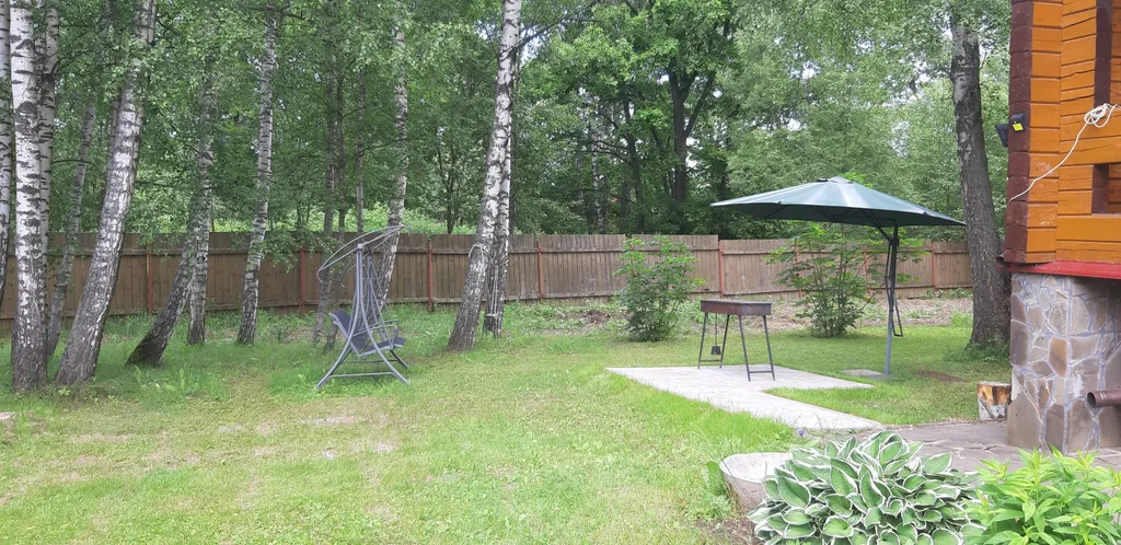 Уютный домик в березовой роще