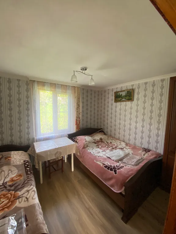 Дом с большим бассейном с подогревом и уютной банькой