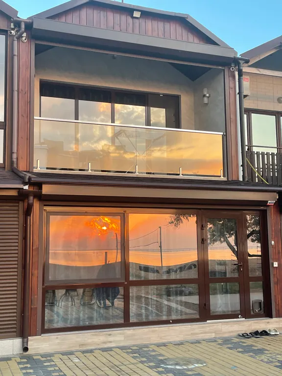 Коттедж Двухэтажный дом на берегу моря — аренда посуточно в Керчь