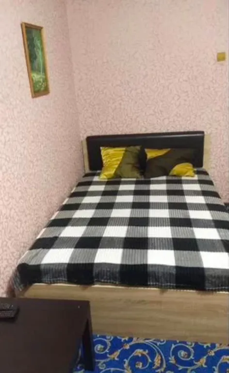 2х комн. квартира  с платной охраняемой парковкой во дворе — аренда посуточно в Сальск