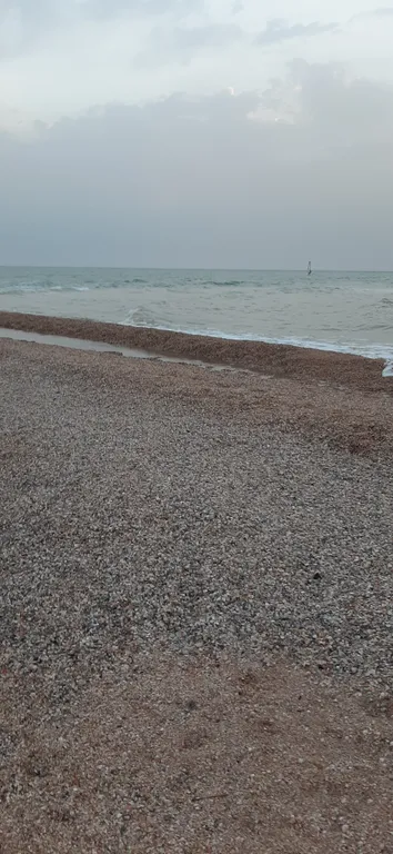 Отдельный дом без хозяев у залива