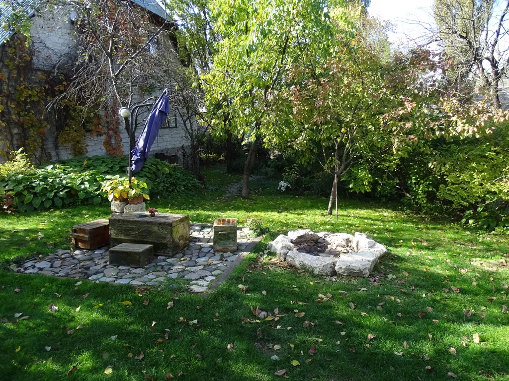 Дом под гнездом