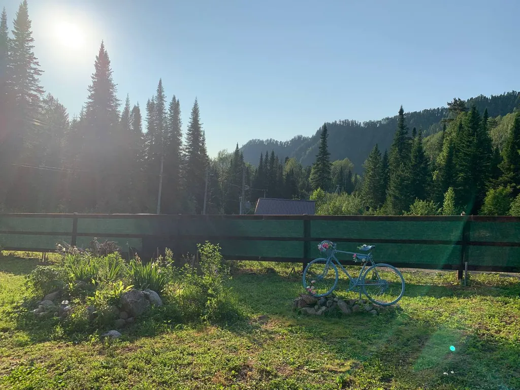 Домик для двоих на Алтае с видом на горы