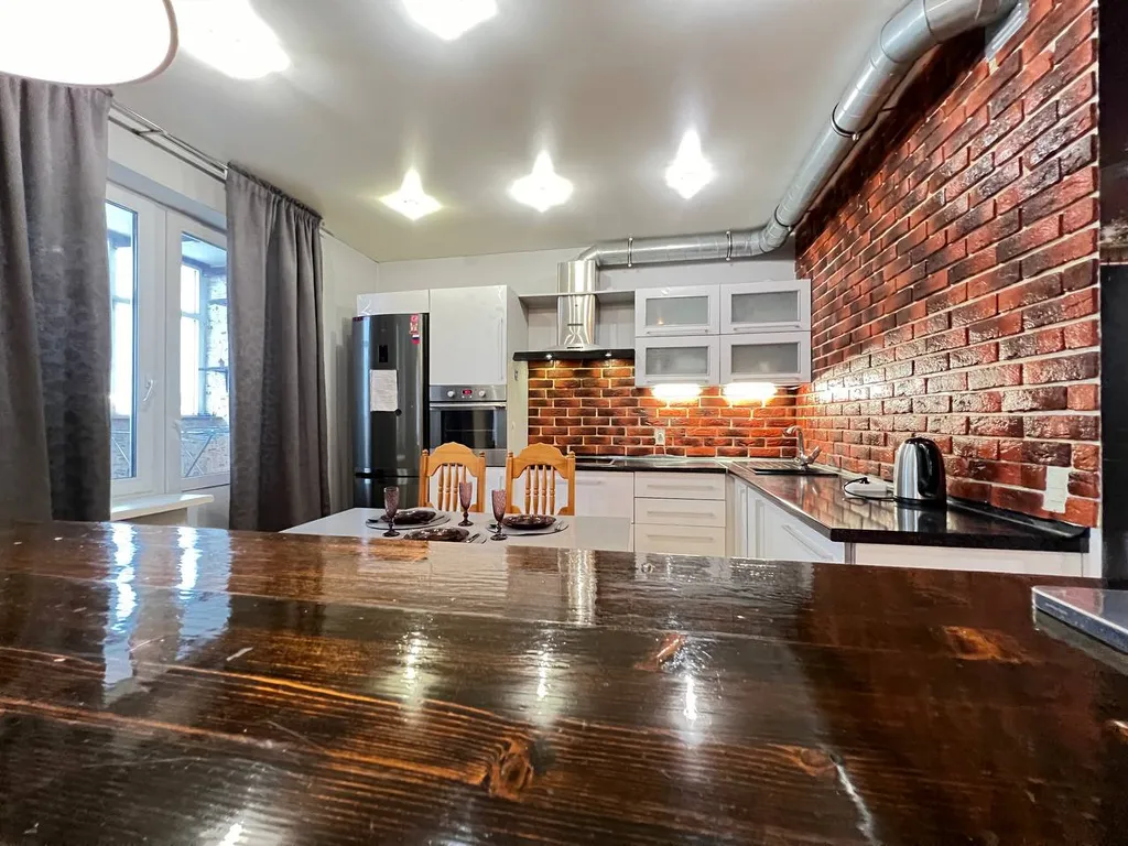 Видовая квартира с дизайнерским ремонтом в центре