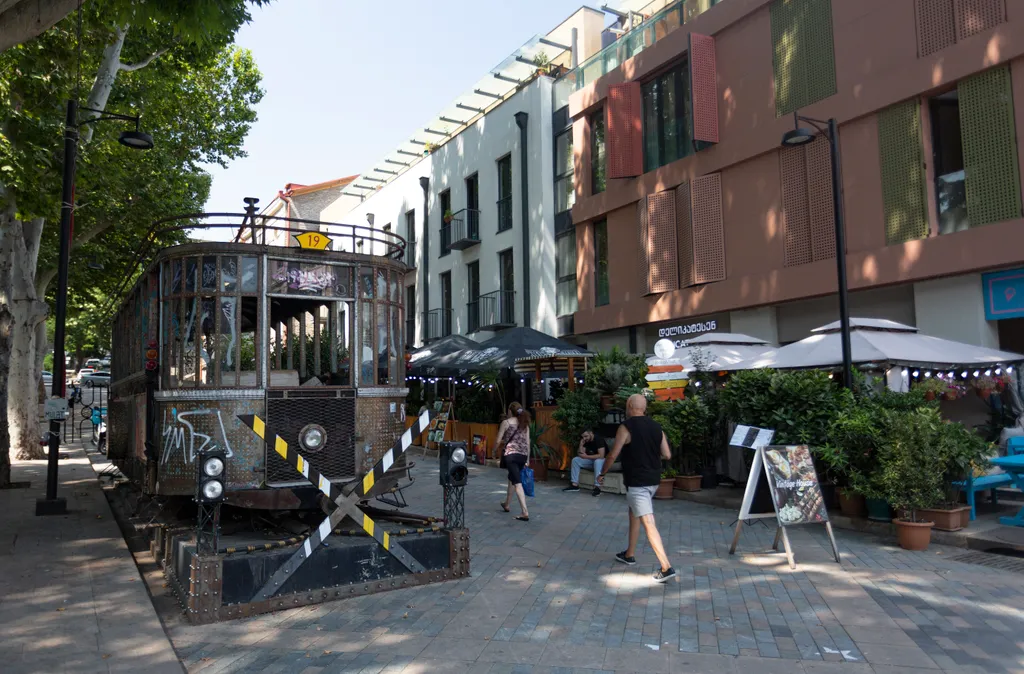 3-комнатная Квартира — аренда посуточно в Тбилиси