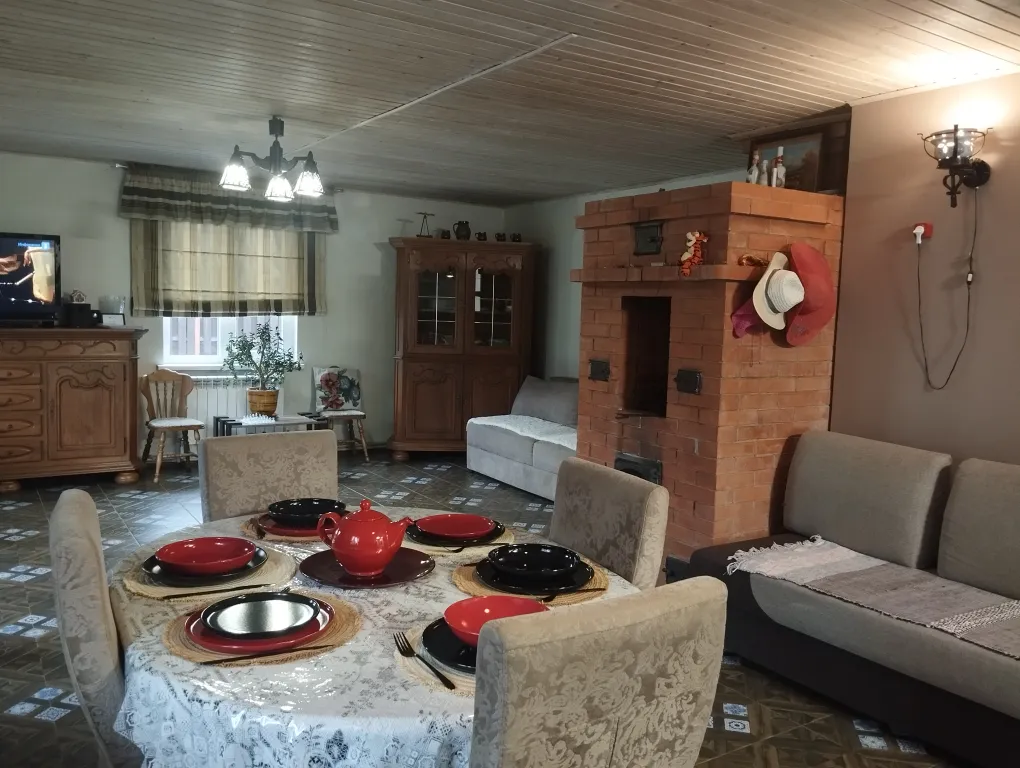 Хутор Избушка на опушке леса, возле реки