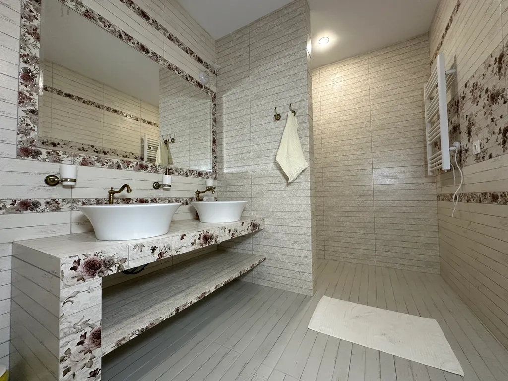 Уютный таунхаус с видом на лес