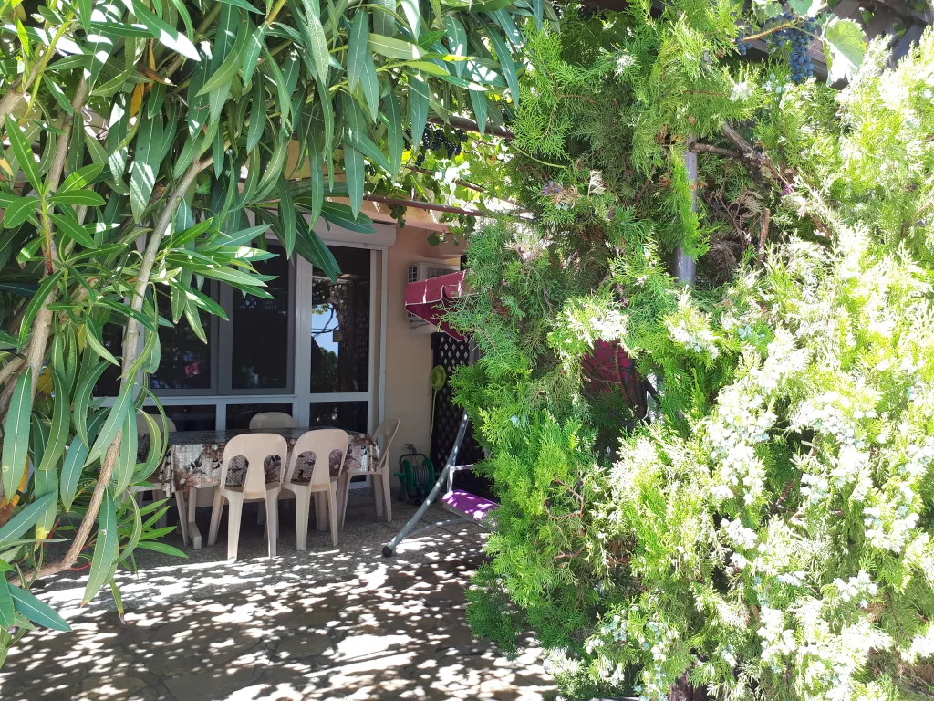 Апартамент у самого моря с двориком