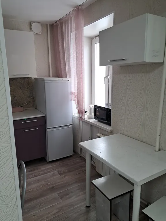 Двухкомнатная квартира недалеко от въезда в город со свежим ремонтом