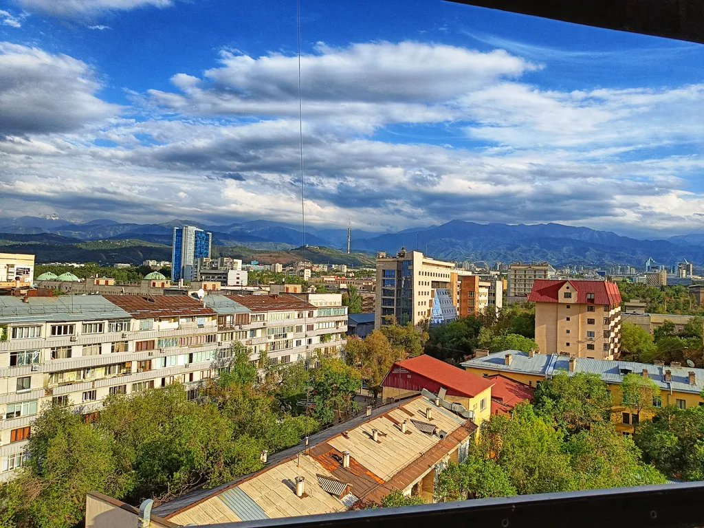 Студия с видом на горы в самом центре