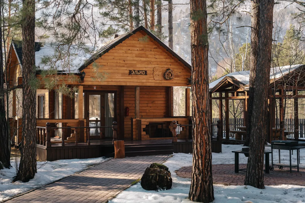 Уютный дом Эльмо с видом на лес, террасой и беседкой