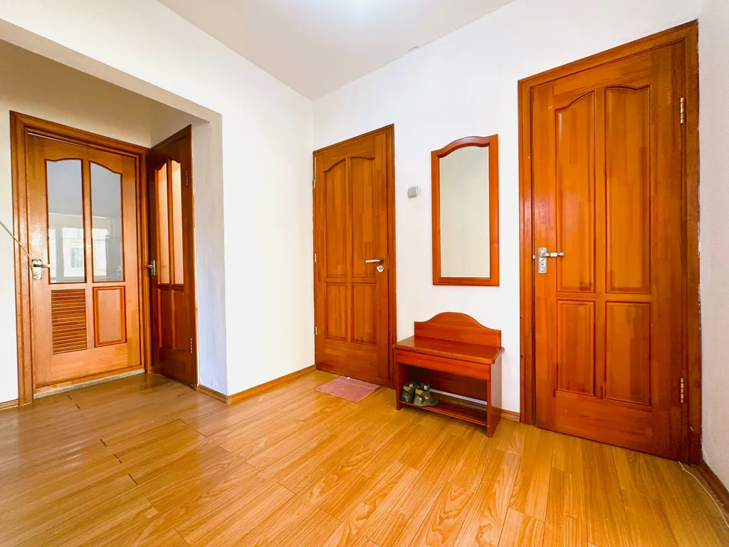 Apartment 44, spacious living area, separate kitchen & 1 bedroom