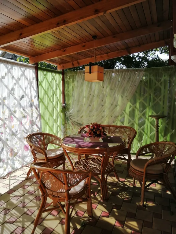 Уютный дом на набережной