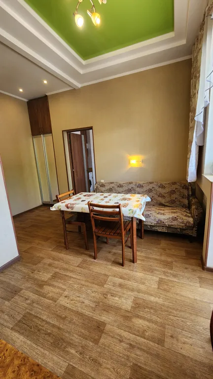 Квартира с удобным положением возле супермаркета Фрэш