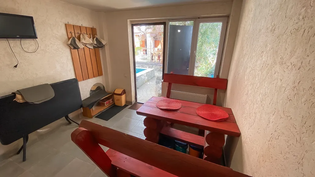 Частный дом с видом на море возле Ялты