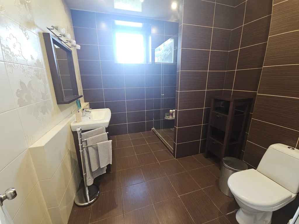 Большой дом в черте города