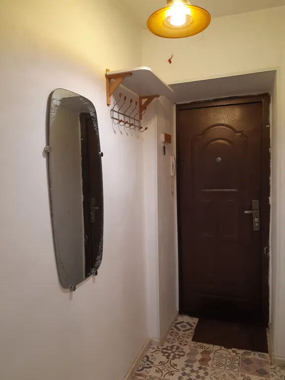 Студия на берегу моря, центр