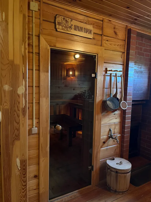 Уютный дом-баня из клеёного бруса, с двумя бассейнами