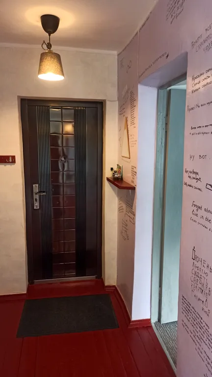 Светлая дизайнерская квартира с видом на горы и лес