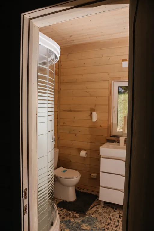 Сканди-дом с видом на озеро и лес