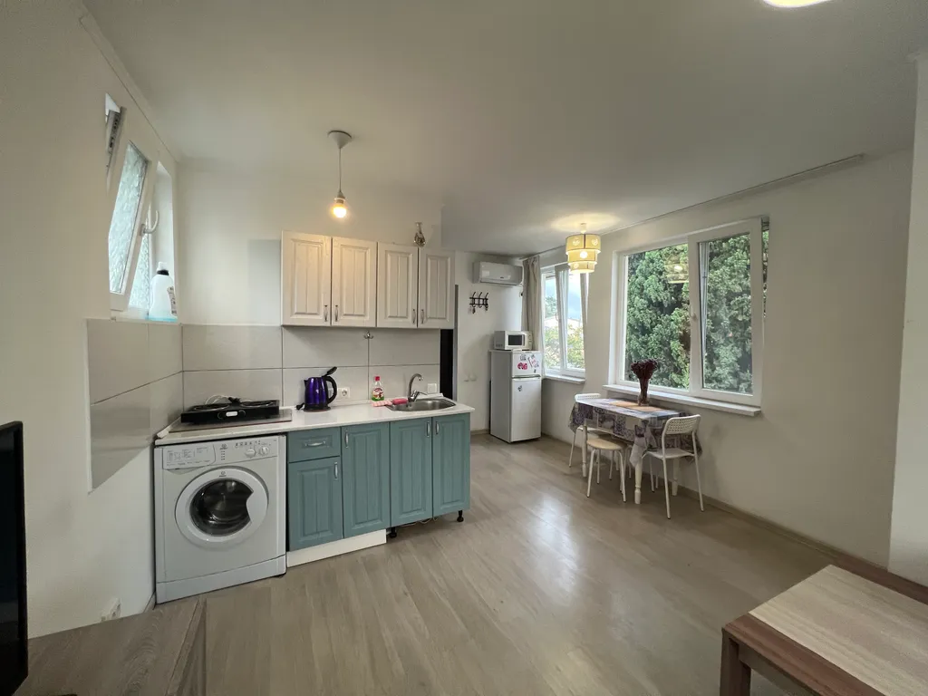 Двухкомнатная квартира в центре возле Массандровского пляжа