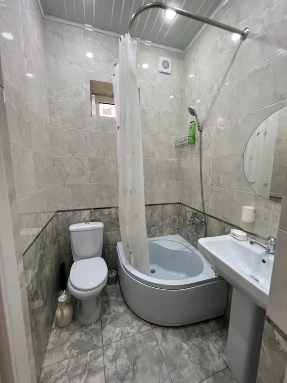 У берега моря новая уютная дача