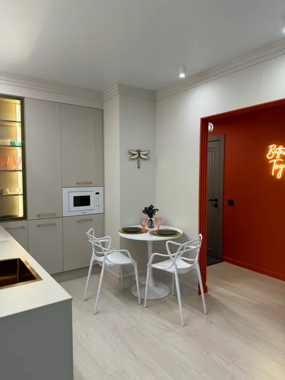 Яркая и современная квартира около Западного пляжа