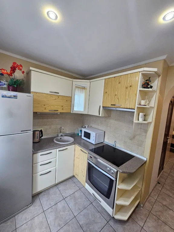 Красивая двухкомнатная квартира с парящей кроватью