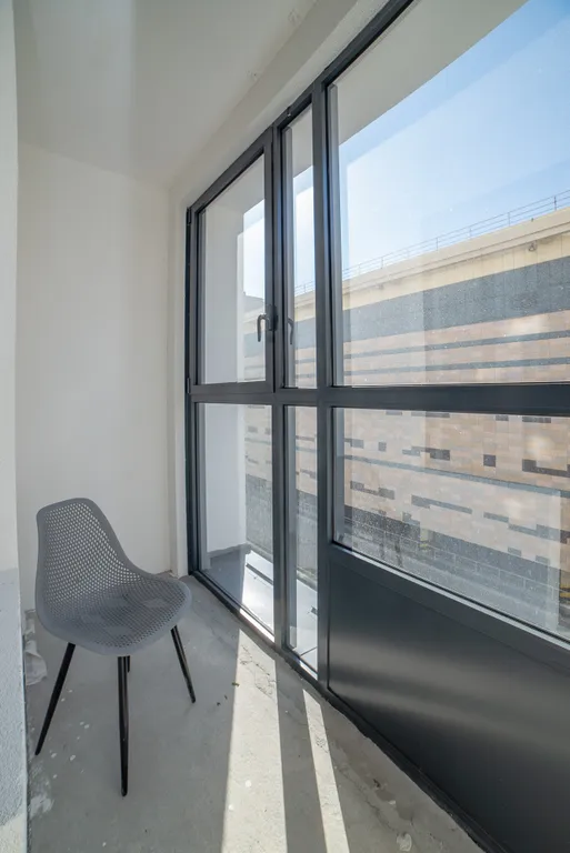 Евродвушка с балконом на Тверитина 41 для 4 гостей