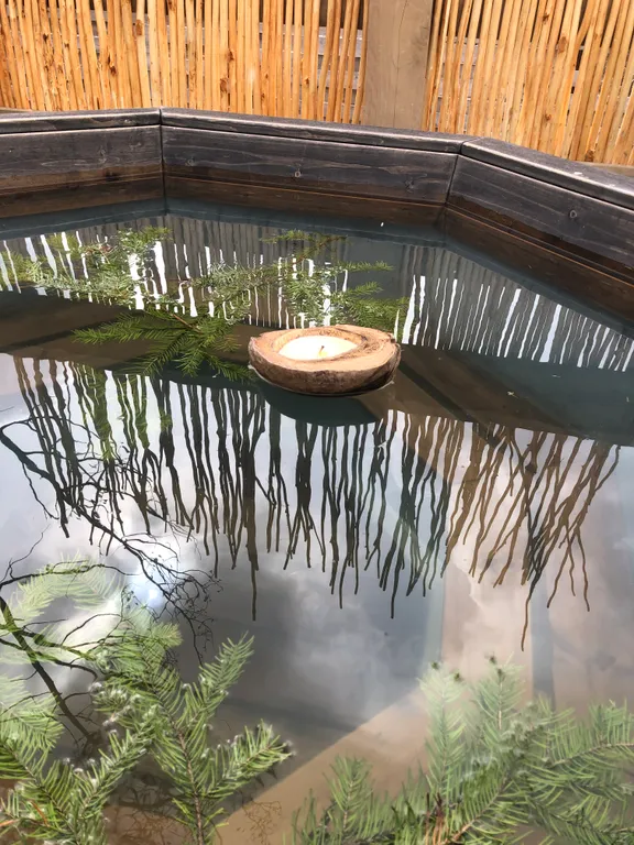 Новая вилла с горячей джакузи в террасе в черте города