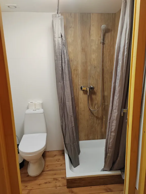 Сафари тент с живописным видом на реку