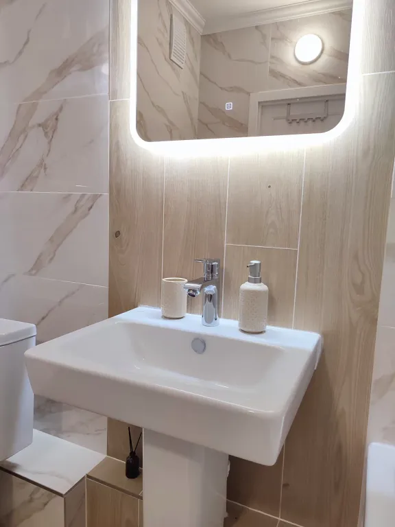 Светлые двухкомнатные апартаменты