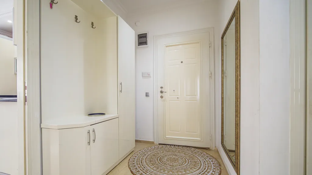 Семейная квартира с бассейном рядом с морем