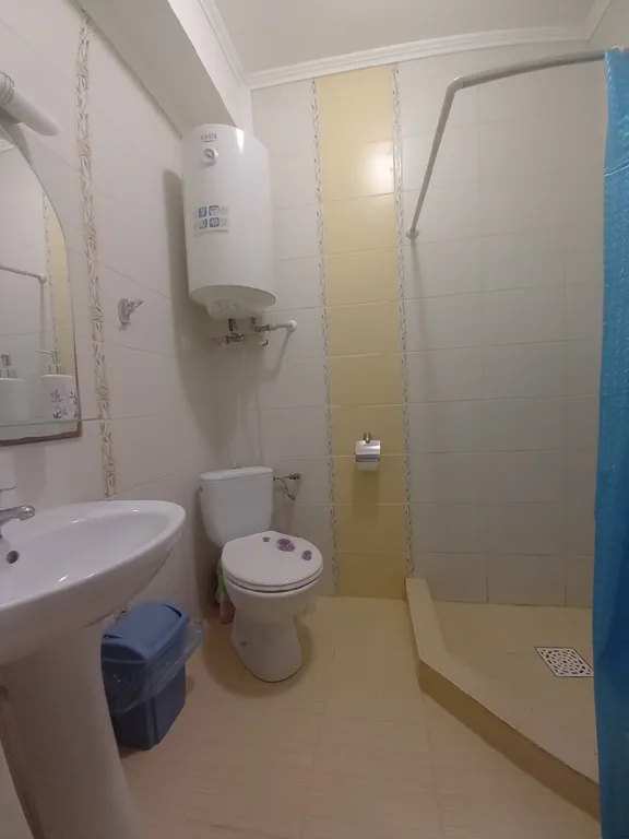 Часть дома с зеленым двориком на Косе у моря