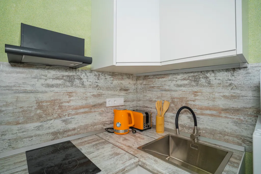 Сфера в сосновом лесу