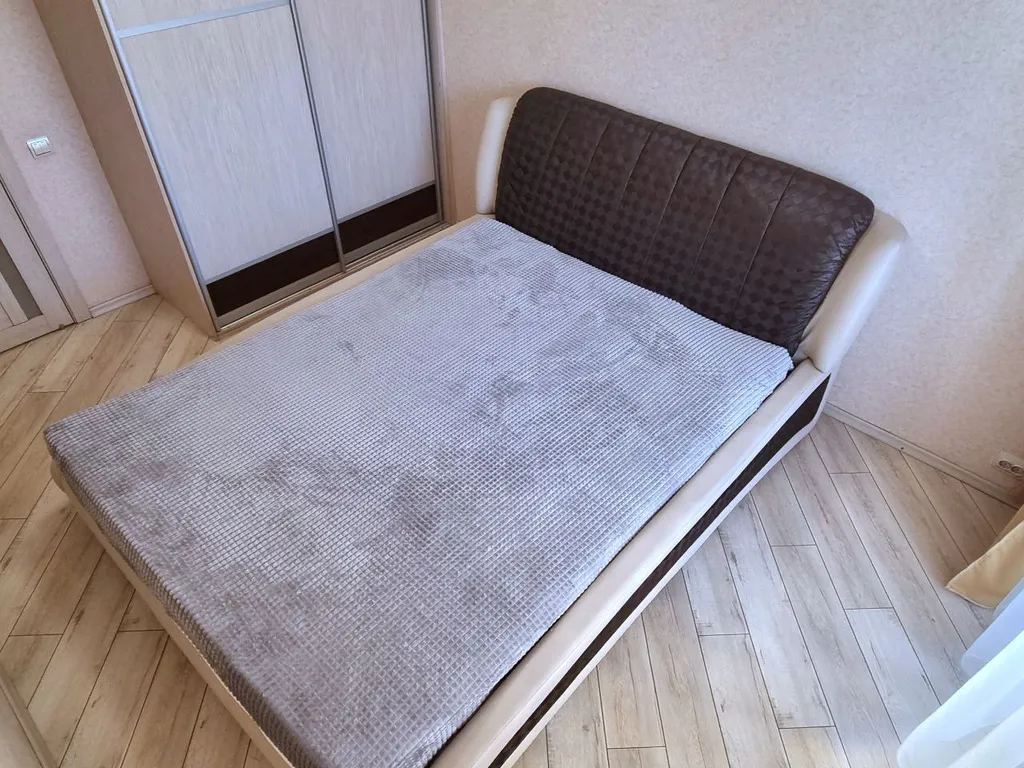 Евро трехкомнатная квартира возле Онкологического диспансера