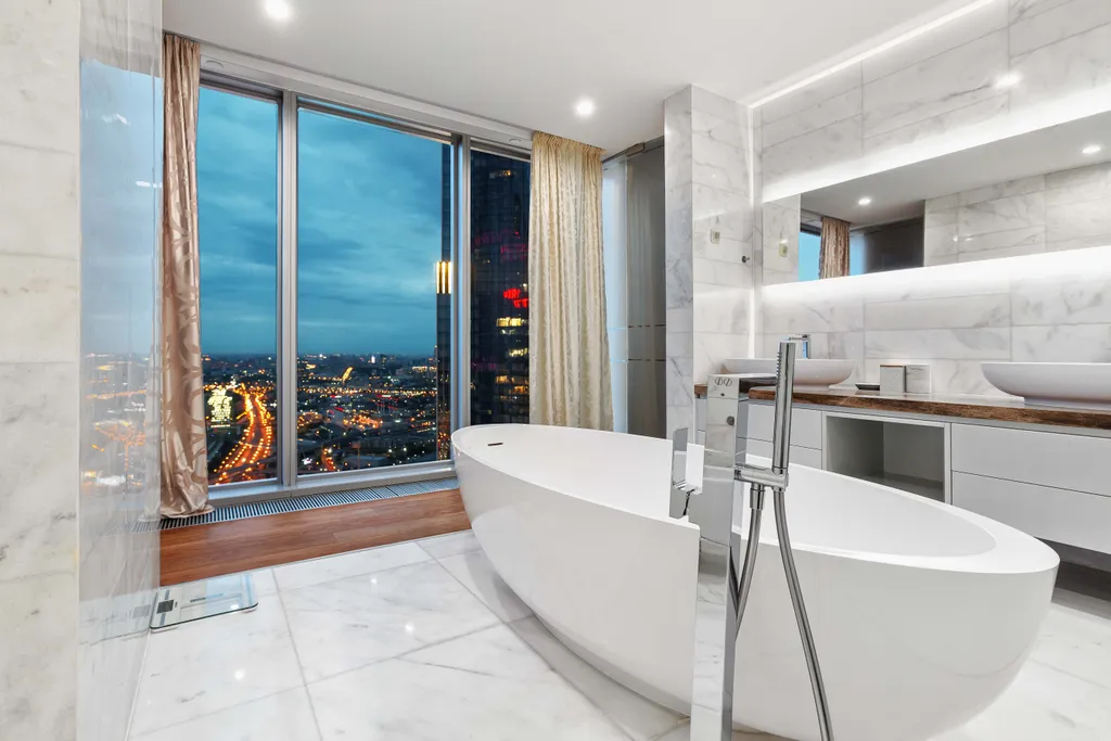 Апартамент в Москва Сити с панорамной ванной