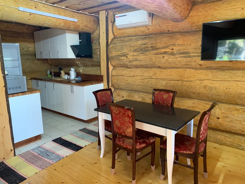 Дом - сруб с видом на море